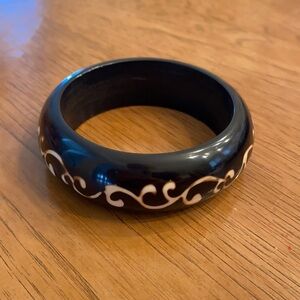 Women’s Bangle Bracelet Wooden with scroll design One Size 
Excellent Condition